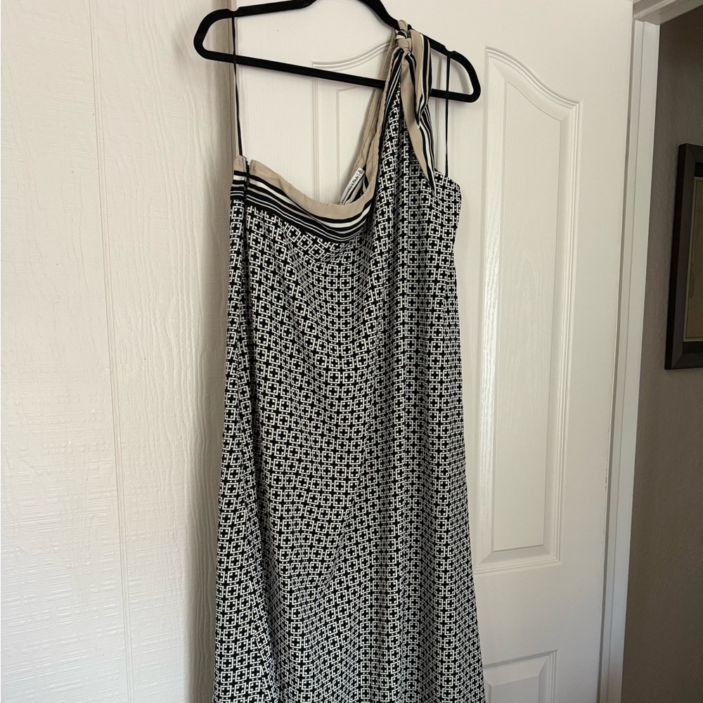 Abercrombie & Fitch Black and Cream One-Shoulder Printed Maxi Dress